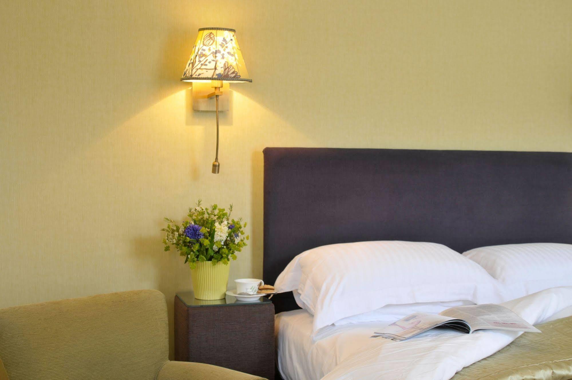 Host & Stay - The Raven Hotel Мъч Уенлок Екстериор снимка